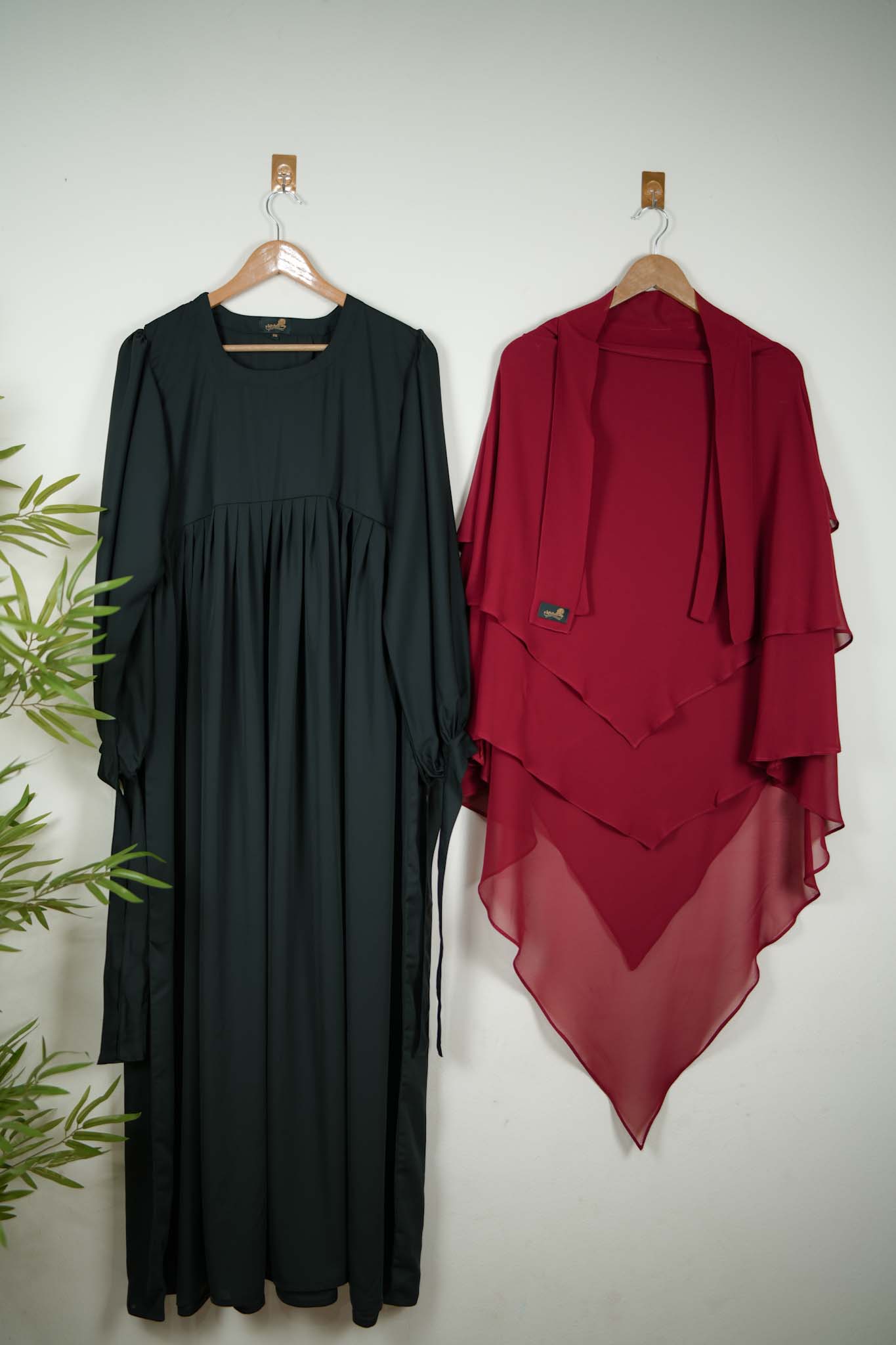 RUHANA BLACK WITH 3 LAYER HIJAB MAROOM